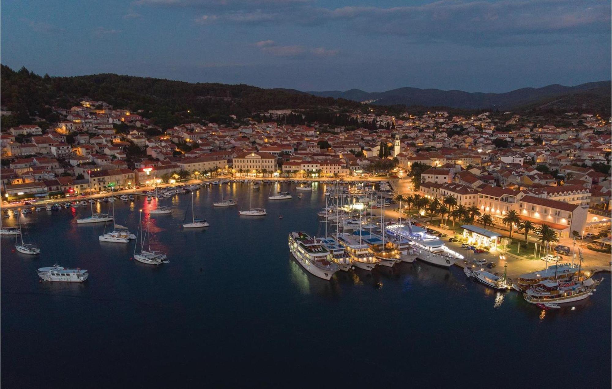 Beautiful Apartment In Vela Luka With Wifi Kültér fotó